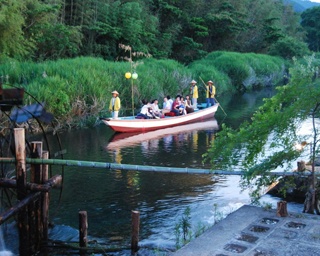 ゲンジボタルの幻想的で美しい煌めきを船上で！徳島県で「母川ほたる祭り」