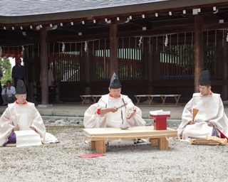 神々とともに歌い遊ぶ！近江神宮で饗宴祭を開催