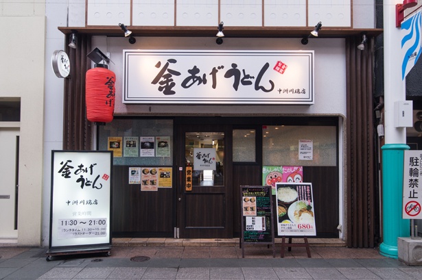 櫛田神社よりの川端商店街一角に建つ