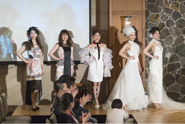 個性的なドレスの競演