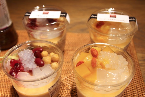 ベトナムの人気スイーツ「チェー」も要チェック！左から「成城石井 desica 2種豆とココナッツのミルクチェー」(税抜399円)、「成城石井 desica マンゴーとナタデココのチェー」(税抜399円)