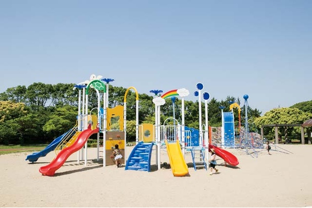 「今津運動公園」ちびっこ広場。安全面も配慮され、小さい子が安心して遊べる