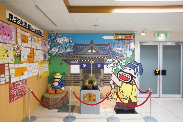 見学者ホールにカール神社が登場