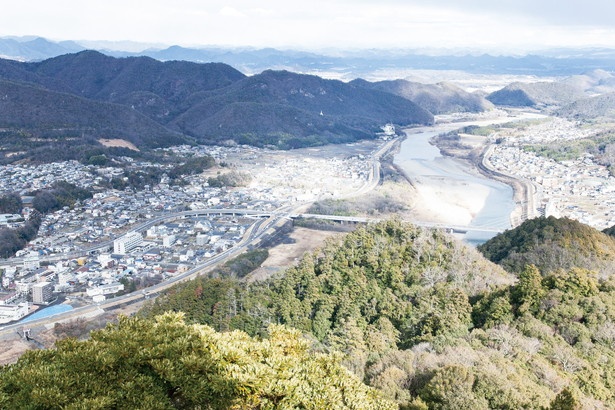 長良川や濃尾平野を一望する天守閣からの景色。これがまさに天下布武の眺めだ！