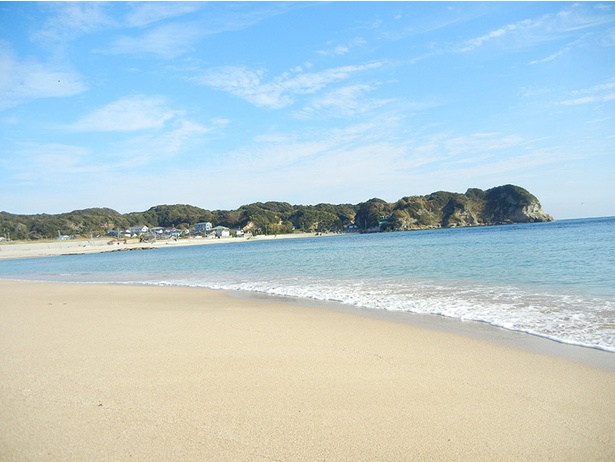 抜群の透明度を誇る海水が魅力、千葉県勝浦市「守谷海水浴場」