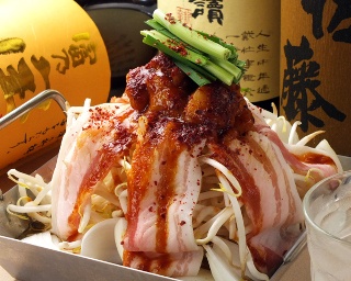 スタミナお肉や涼メニューが勢ぞろい！KITTE博多にがっつり＆さっぱり夏グルメが登場