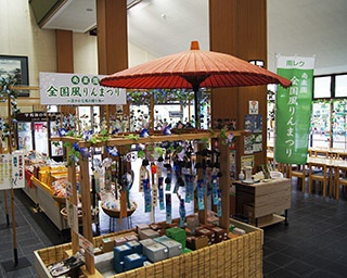 全国3000点の風鈴が涼しさを競う！愛媛県で「第26回南楽園全国風りんまつり」開催