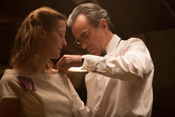 ダニエル・デイ=ルイスが50年代の天才デザイナーを体現した『ファントム・スレッド』(公開中)