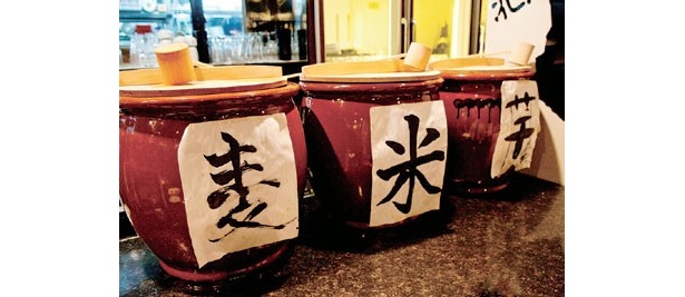 焼酎何杯飲んでもタダ！ “居酒屋の革命児”は儲かるのか？