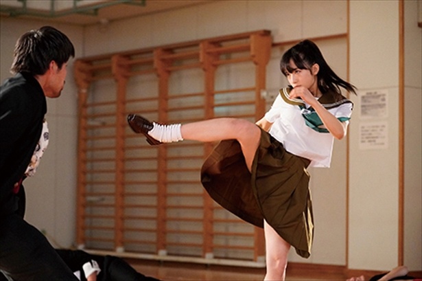 AKB48・小栗有以がセーラー服で華麗なキックをお見舞い!!