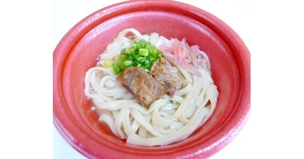レンジミニソーキそば 沖縄中華麺(沖縄)/298円　ファミリーマート　※6月15日(火)〜7月5日(月)発売