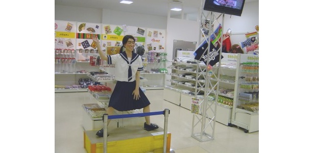 「ＴＶ　ＥＮＴＡＭＥ STORE」（Ｋａｅｄｅ館1階）では人気テレビ番組のグッズが多数。ながめているだけでも楽しい。
