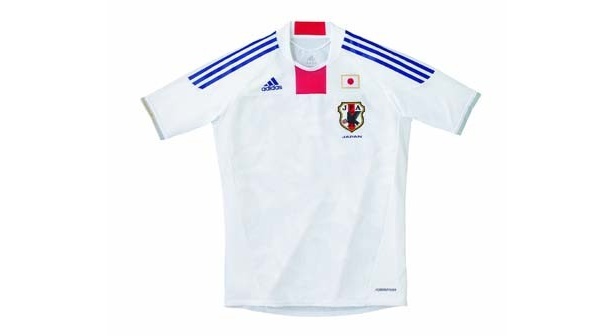 W杯アウェイ用ユニフォームはさわやかなホワイト