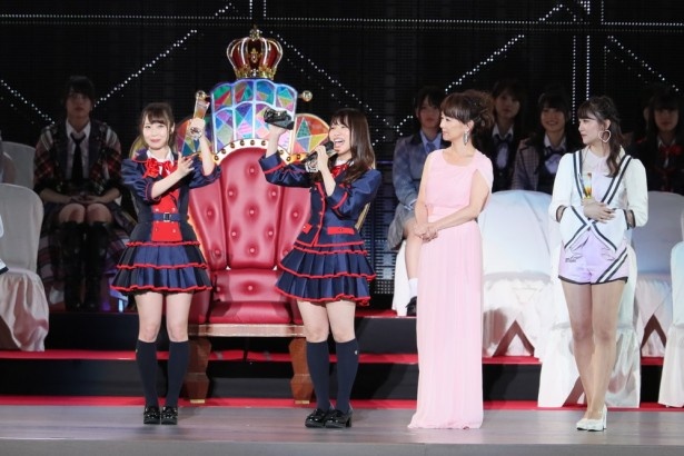選抜メンバー入りを惜しくも逃すが、大健闘となった 第17位の松村香織(左から2番目)と第18位の高柳明音(左端)