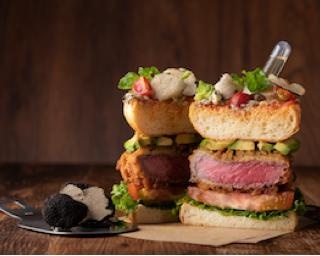 これぞ高級バーガー！サマートリュフと黒毛和牛を贅沢に使ったバーガーが登場