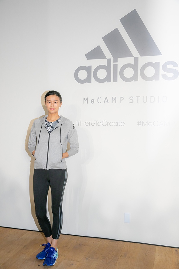 「adidas MeCAMP STUDIO」オープニングセレモニーに登場した榮倉奈々