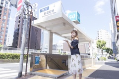 【写真を見る】最初の駅、東京メトロ新富町駅に到着！