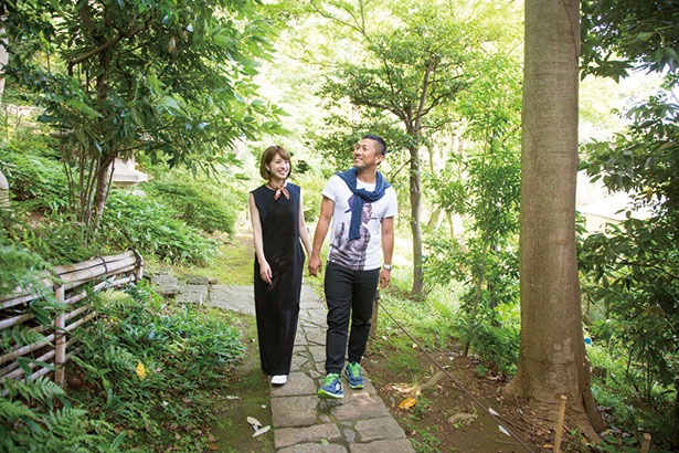 【写真を見る】五島美術館の創設者である東京急行電鉄・五島慶太元会長の自宅を開放した庭園は、約2万平方メートルもの広さ