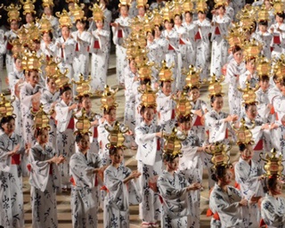 熊本の夏の夜を美しく彩る“肥後三大夏祭り”「山鹿灯籠まつり」が開催