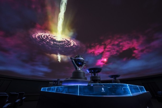 福岡市科学館 / 臨場感あふれる映像は必見。宇宙の最新情報を盛り込んだ学習用プログラムをはじめ、音楽と映像が融合したプログラムなども展開する