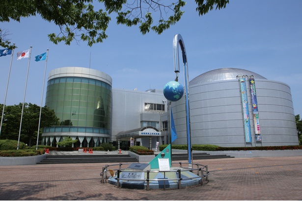 福岡県青少年科学館 / 科学工作や星空教室、ものづくり体験工房など、実際に触れて、見て、学べるイベントを定期的に開催
