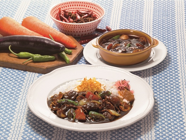 平日ランチメニュー「カシミールビーフランチ」サラダ付き(単品1274円)