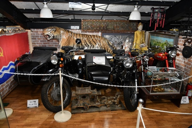 ユーラシア大陸をイメージしたゾーンには中国やロシア製のバイクが展示されている。
