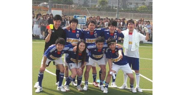 始動記念試合に参加したよしもとサッカー部の代表メンバー
