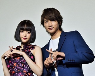 玉城ティナが小関裕太と対決し「負けた」発言！ 映画「わたしに××しなさい！」大阪舞台挨拶
