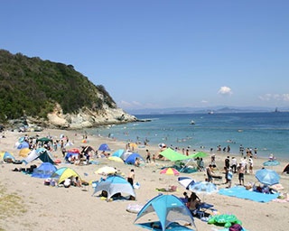 透明度が高い美しい海水浴場！地ノ島海水浴場が海開き