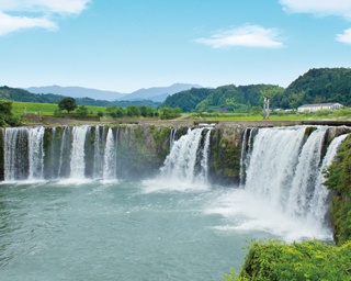 “天然クーラー”でひんやり爽快！夏に行きたい九州の滝5選