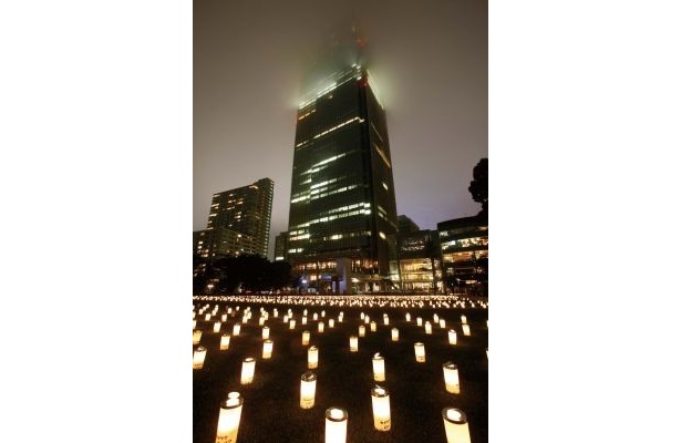約2000個のキャンドルに火が灯る「Candle Night at Tokyo Midtown」