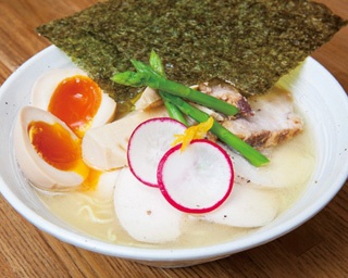 店主は東京の名店出身。地元野菜を使った“横須賀らぁ麺”を披露！