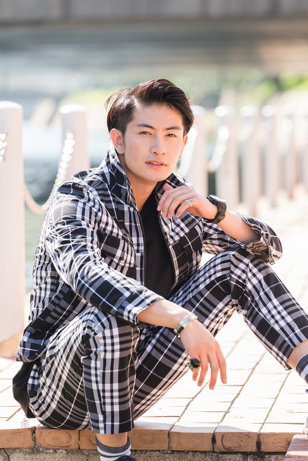 身長186cm、鍛えられた肉体美を誇る人気“2.5次元”俳優・伊万里有！