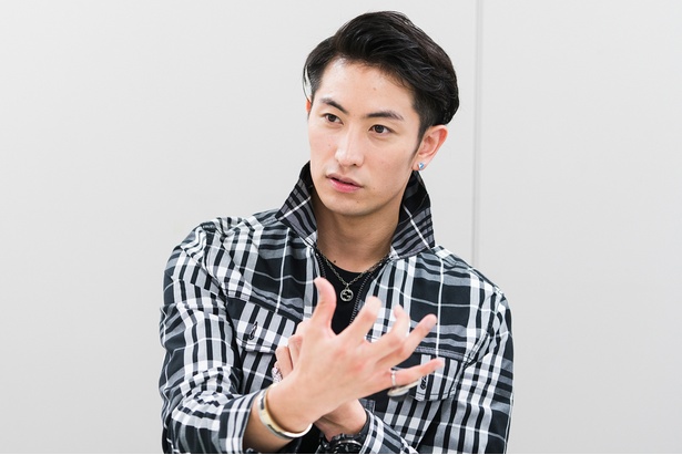 インタビュー中の伊万里有
