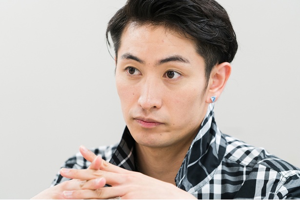 インタビュー中の伊万里有