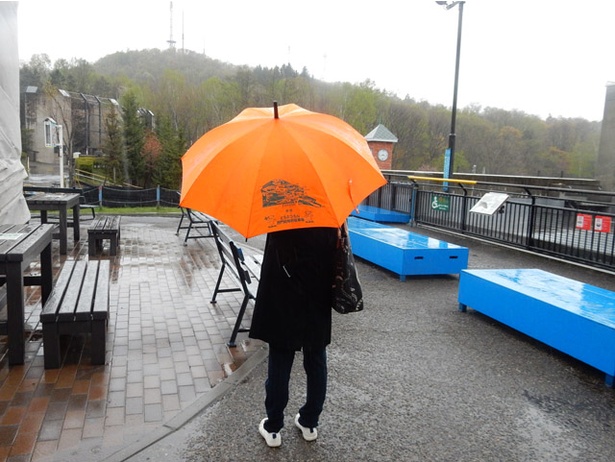 【写真を見る】旭山動物園/無料のレンタル傘は各門で貸し出し