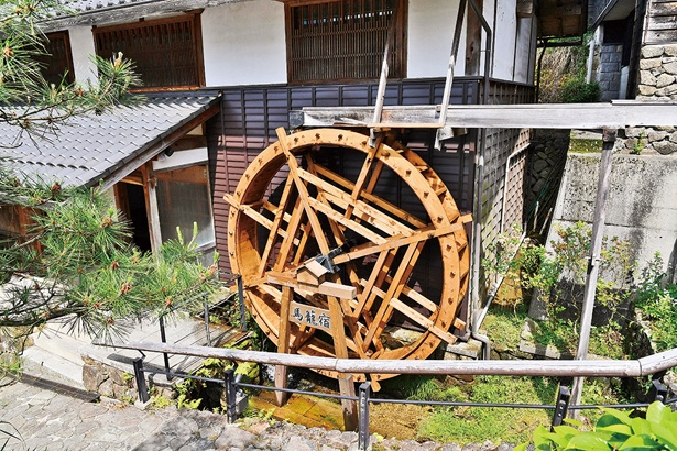 現在も動き続ける水車小屋