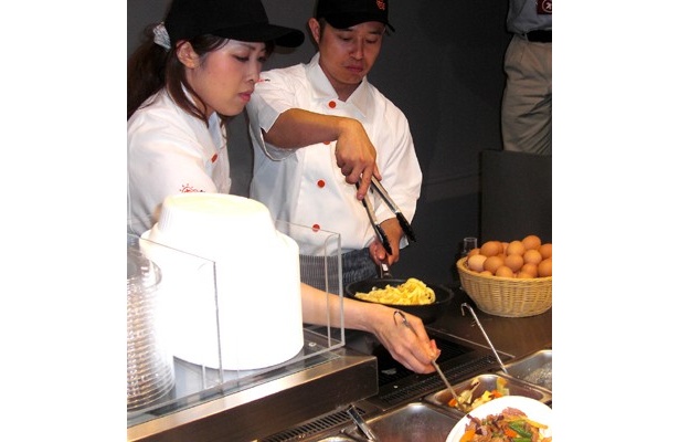 「豚焼肉弁当」はフライパンから漂う肉の香ばしい香りがたまらない