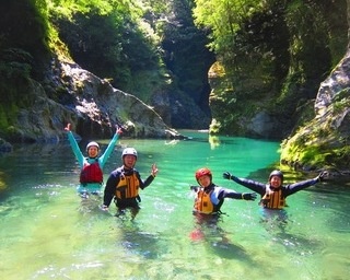 貞光川に浮かんで遊ぶ！徳島県で「清流フロートキャニオニング」開催