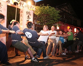 大漁 or 豊作!?石川県の堀松住吉神社で「堀松綱引き祭り」開催