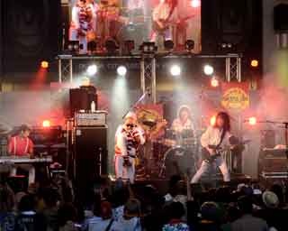 歴史ある沖縄の音楽フェス「ピースフルラブ・ロックフェスティバル」開催
