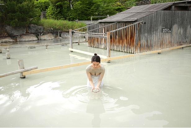 写真特集vol 3 泥まみれ 人気グラビアモデル 九州の太陽 佐藤あいりの混浴撮り全40枚 画像ページ1 2 ウォーカープラス