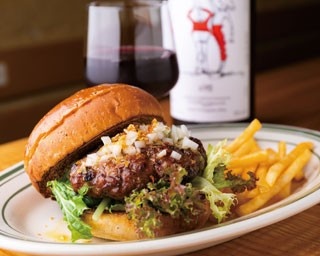 ハンバーガーに合うドリンクはどれ？ベストなペアリングを提案してくれるバーガー店4選