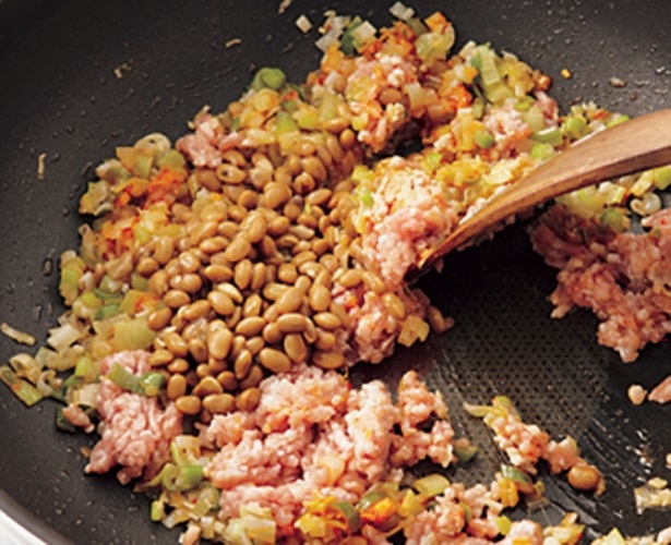 うまみ成分が多く、コクと香りづけに、麻婆豆腐や回鍋肉(ホイコーロー)などに使われる、豆豉の代わりにしても。適度な粘りを生かしたいので、軽く洗って調理するとよい。