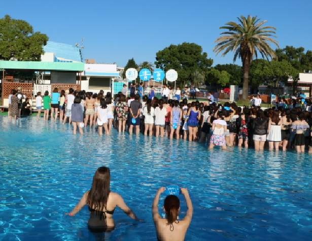“波のプール”で行われた夏らしさ満載の完成記念イベント