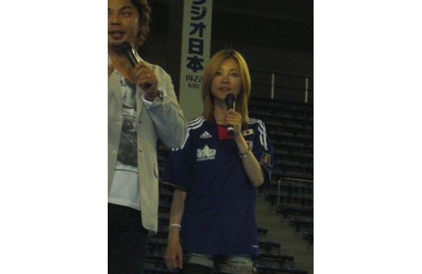 サッカーに詳しい吉澤ひとみさんの登場で会場は大盛り上がり