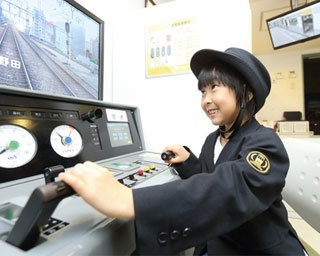 兵庫「キッザニア甲子園」パビリオン紹介！「運転士・車掌」は、まるで本物の電車を走らせるような体験！