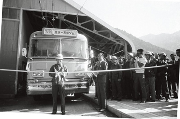 1964年8月1日(土)に出発式を実施。以来、“トロバス”の愛称で知られる