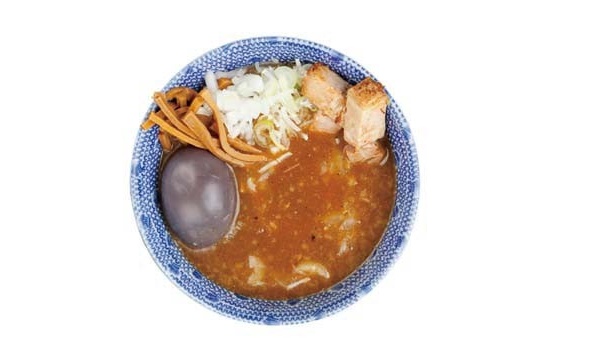 「濃厚煮干しつけ麺＋味玉赤ワイン風味」(880円)